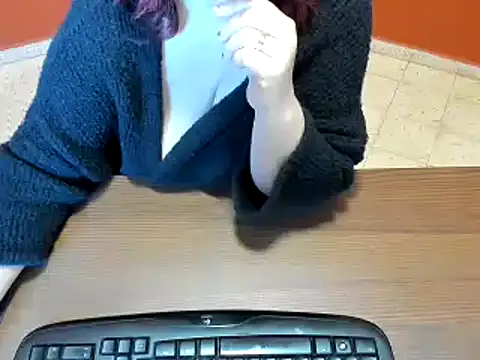 Snapshot of NikkiHolland chatting on 02-07-25, 09:05 NikkiHolland online show from 02-07-25, 09:05