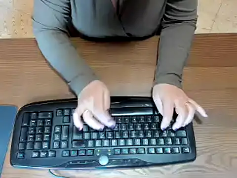 Snapshot of NikkiHolland chatting on 03-04-25, 10:13 NikkiHolland online show from 03-04-25, 10:13