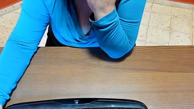 Snapshot of NikkiHolland chatting on 10-30-25, 07:54 NikkiHolland online show from 10-30-25, 07:54