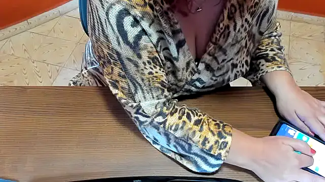 Snapshot of NikkiHolland chatting on 11-11-25, 09:31 NikkiHolland online show from 11-11-25, 09:31