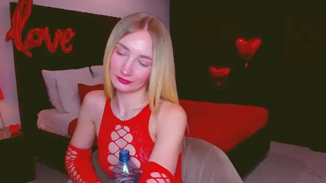 Snapshot of bella__rose chatting on 02-17-25, 09:24 bella rose online show from 02-17-25, 09:24