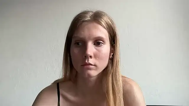 Snapshot of MaryMiton chatting on 04-23-26, 03:14 MaryMiton online show from 04-23-26, 03:14