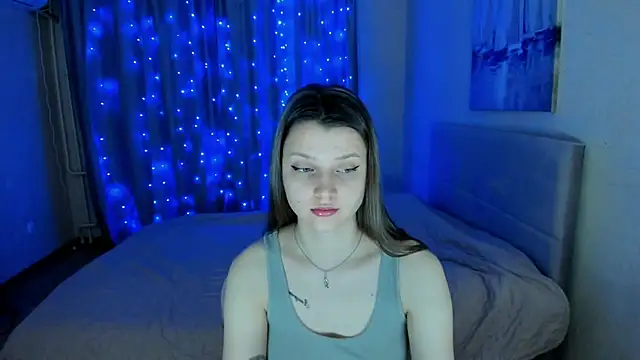 Snapshot of SoniNesti chatting on 12-13-24, 03:11 SoniNesti online show from 12-13-24, 03:11