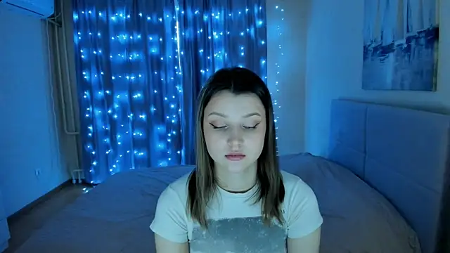 Snapshot of SoniNesti chatting on 12-20-24, 11:54 SoniNesti online show from 12-20-24, 11:54