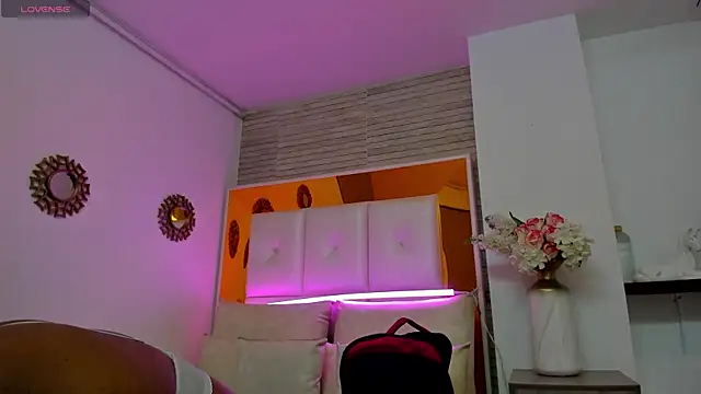 ShaniaBrownn online show from 02-11-25, 07:38