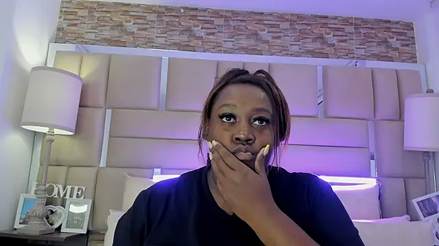 ShaniaBrownn online show from 09-20-25, 07:37