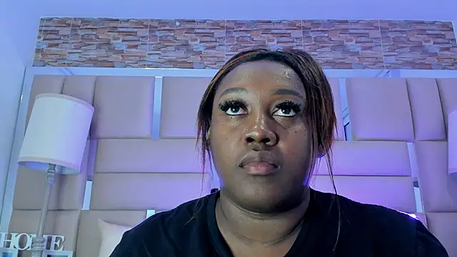 ShaniaBrownn online show from 10-04-25, 07:34