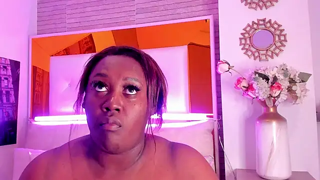 ShaniaBrownn online show from 10-07-25, 07:55