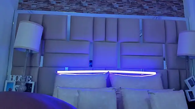 ShaniaBrownn online show from 10-17-25, 07:49