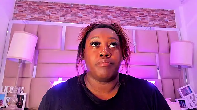 ShaniaBrownn online show from 10-21-25, 07:47