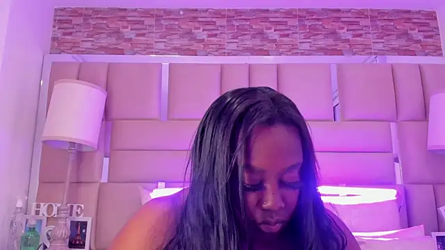 ShaniaBrownn online show from 11-12-25, 07:46