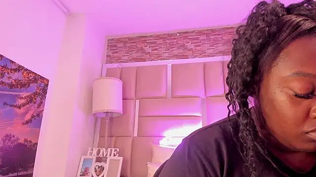 ShaniaBrownn online show from 02-16-26, 07:21