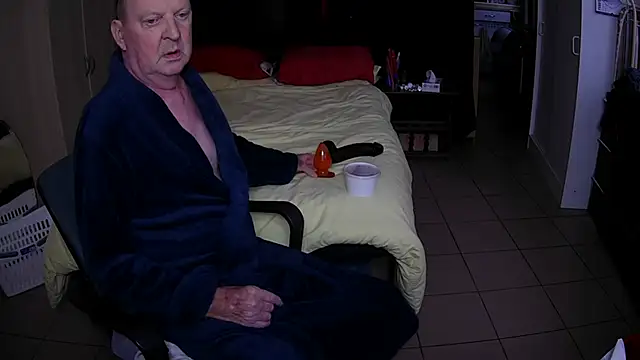 Snapshot of passifsoumis1963 chatting on 11-15-25, 07:49 passifsoumis1963 online show from 11-15-25, 07:49