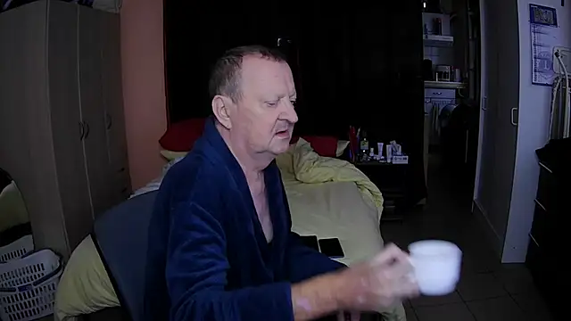 Snapshot of passifsoumis1963 chatting on 11-19-25, 09:09 passifsoumis1963 online show from 11-19-25, 09:09