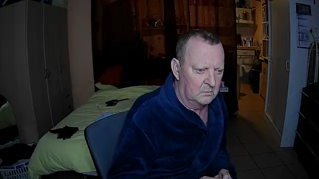 Snapshot of passifsoumis1963 chatting on 11-22-25, 05:28 passifsoumis1963 online show from 11-22-25, 05:28