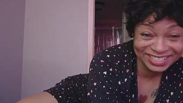 Snapshot of MSweetLindaParks chatting on 10-15-25, 12:16 MSweetLindaParks online show from 10-15-25, 12:16