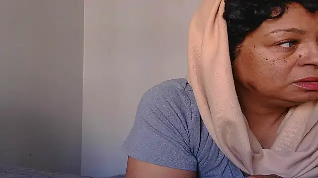 Snapshot of MSweetLindaParks chatting on 10-17-25, 06:54 MSweetLindaParks online show from 10-17-25, 06:54