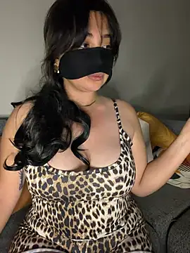 Snapshot of _L0VE_ME chatting on 05-28-26, 10:51 L0VE ME online show from 05-28-26, 10:51