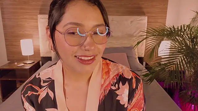 LauraRuiz1 online show from 07-10-26, 09:50