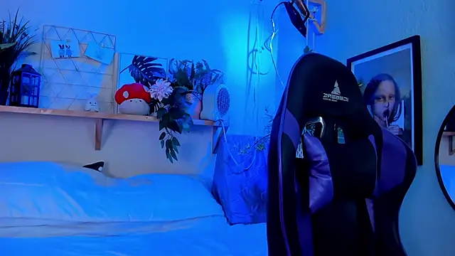 Snapshot of AnaPola chatting on 12-13-24, 03:16 AnaPola online show from 12-13-24, 03:16