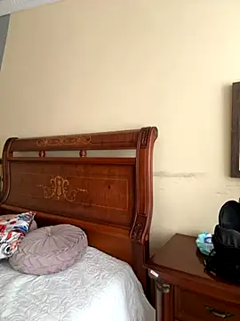 Snapshot of isabella_jade chatting on 10-16-25, 01:45 isabella jade online show from 10-16-25, 01:45