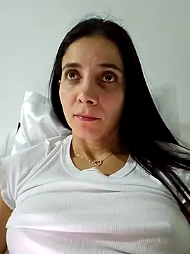 miaeyes online show from 12-23-24, 01:40