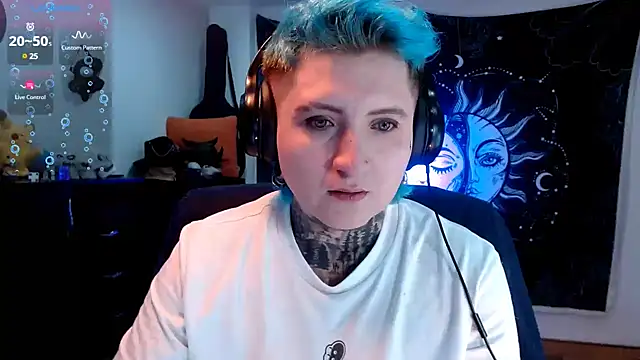 Snapshot of Marieblueeyes chatting on 02-11-25, 12:38 Marieblueeyes online show from 02-11-25, 12:38