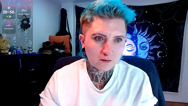 Snapshot of Marieblueeyes chatting on 02-11-25, 03:40 Marieblueeyes online show from 02-11-25, 03:40