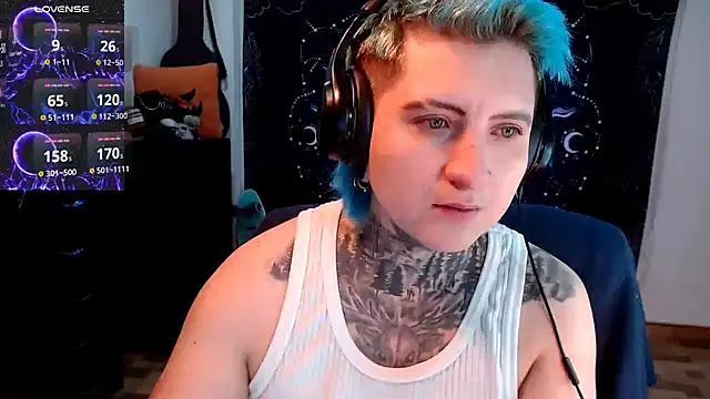 Snapshot of Marieblueeyes chatting on 02-18-25, 03:31 Marieblueeyes online show from 02-18-25, 03:31