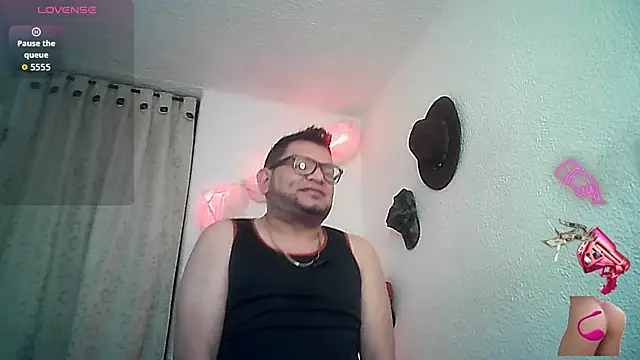 Snapshot of SexDiffrent chatting on 09-13-25, 09:03 SexDiffrent online show from 09-13-25, 09:03