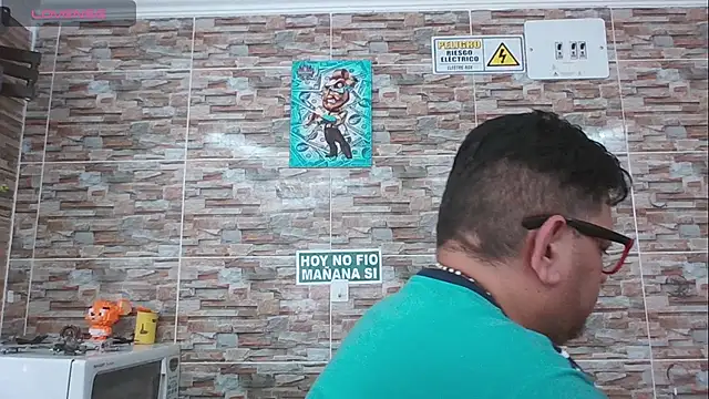 Snapshot of SexDiffrent chatting on 10-18-25, 07:03 SexDiffrent online show from 10-18-25, 07:03