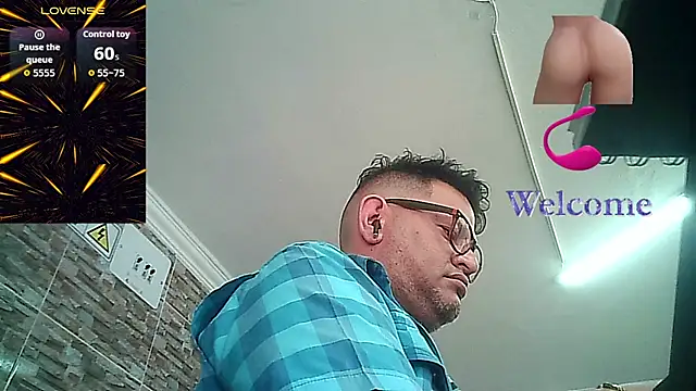 Snapshot of SexDiffrent chatting on 10-19-25, 06:30 SexDiffrent online show from 10-19-25, 06:30