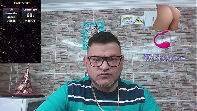 Snapshot of SexDiffrent chatting on 10-31-25, 06:42 SexDiffrent online show from 10-31-25, 06:42