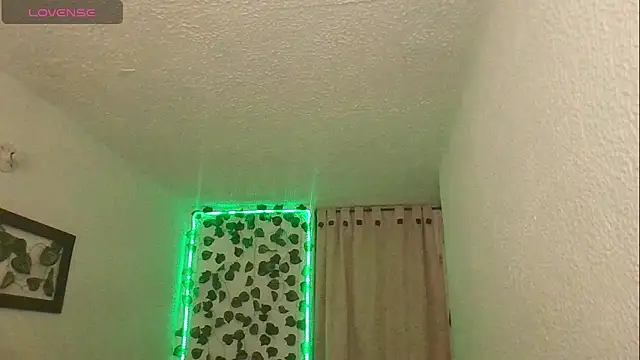 Snapshot of SexDiffrent chatting on 12-22-25, 06:27 SexDiffrent online show from 12-22-25, 06:27