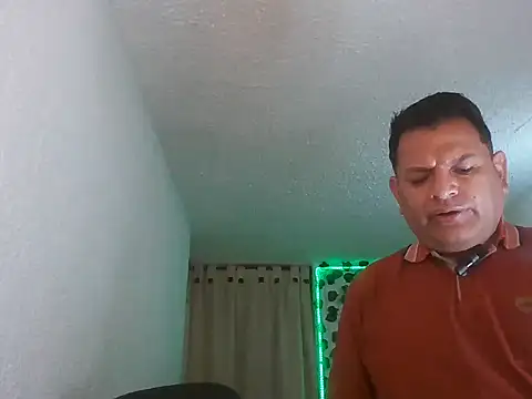 Snapshot of SexDiffrent chatting on 05-06-26, 09:20 SexDiffrent online show from 05-06-26, 09:20
