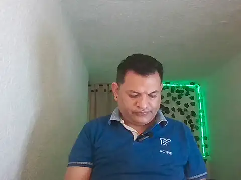 Snapshot of SexDiffrent chatting on 05-14-26, 04:58 SexDiffrent online show from 05-14-26, 04:58