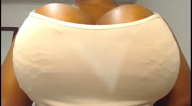 Snapshot of biggracie chatting on 02-02-25, 12:02 biggracie online show from 02-02-25, 12:02