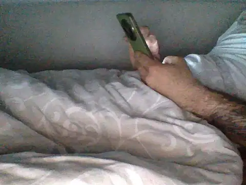 Snapshot of Nowy111 chatting on 05-17-26, 04:43 Nowy111 online show from 05-17-26, 04:43