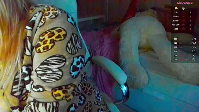 Snapshot of PamHardFuck chatting on 03-20-25, 04:09 PamHardFuck online show from 03-20-25, 04:09