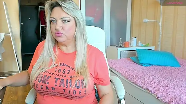 Snapshot of PamHardFuck chatting on 09-25-25, 10:19 PamHardFuck online show from 09-25-25, 10:19