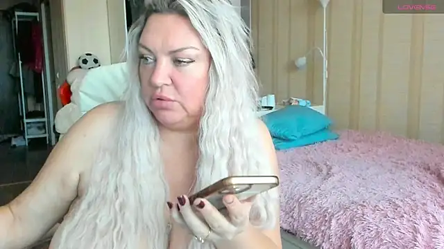 Snapshot of PamHardFuck chatting on 10-23-25, 11:31 PamHardFuck online show from 10-23-25, 11:31