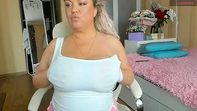 Snapshot of PamHardFuck chatting on 11-02-25, 10:17 PamHardFuck online show from 11-02-25, 10:17