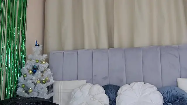 Snapshot of Barbie_Blond_ chatting on 12-29-24, 07:06 Barbie Blond online show from 12-29-24, 07:06