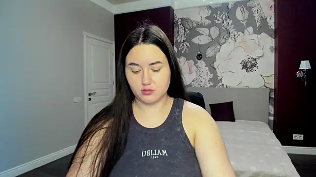 Roxie Bradley online show from 12-20-25, 06:42