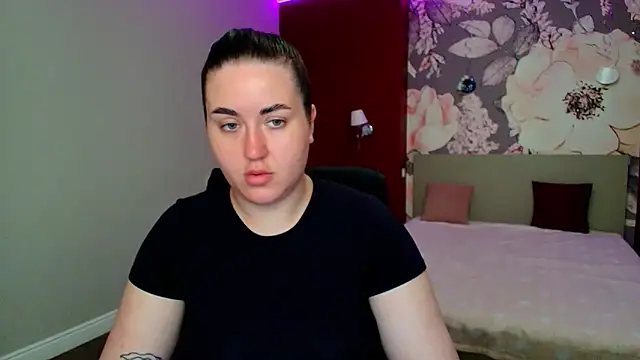 Snapshot of Roxie_Bradley chatting on 05-09-26, 05:45 Roxie Bradley online show from 05-09-26, 05:45