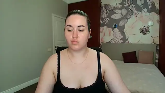 Snapshot of Roxie_Bradley chatting on 05-20-26, 05:46 Roxie Bradley online show from 05-20-26, 05:46