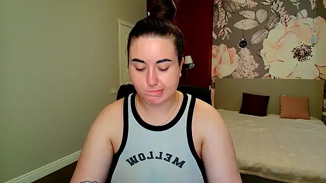 Snapshot of Roxie_Bradley chatting on 06-18-26, 05:41 Roxie Bradley online show from 06-18-26, 05:41