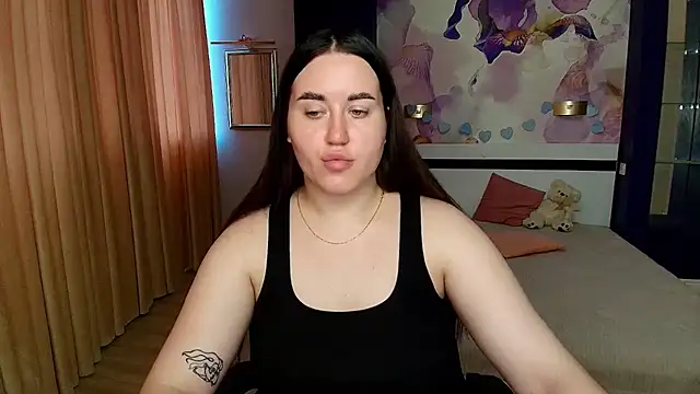 Snapshot of Roxie_Bradley chatting on 07-20-26, 05:44 Roxie Bradley online show from 07-20-26, 05:44