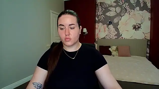 Snapshot of Roxie_Bradley chatting on 07-22-26, 05:43 Roxie Bradley online show from 07-22-26, 05:43