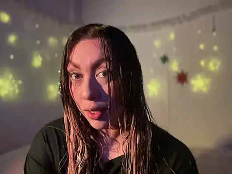 Snapshot of Im_sophiie chatting on 12-17-24, 06:02 Im sophiie online show from 12-17-24, 06:02